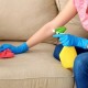 Hemligheter för erfarna hemmafruar: hur man rengör soffan från olika typer av fläckar hemma